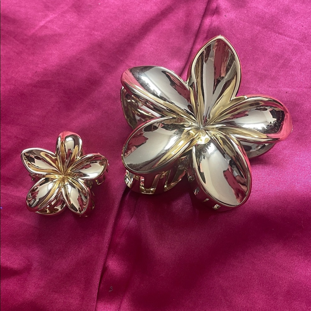 Fashion Nova Gold Hibiscus Flower Hair Clips ✨